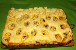 Placinta cu carne si mozzarella