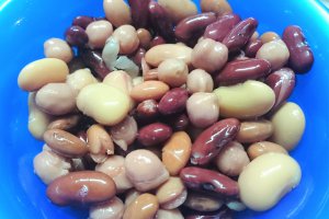 Supa de scoici, chorizo si fasole