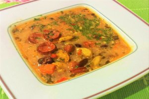 Supa de scoici, chorizo si fasole