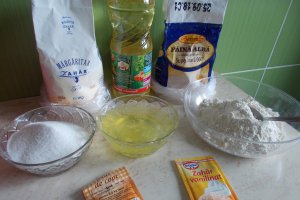 Desert pandispan glazurat, economic, din albusuri