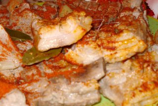 Gusa si costite de porc cu boia