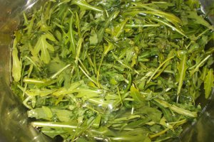 Ciorba alba din rucola cu slaninuta afumata
