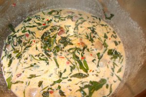 Ciorba alba din rucola cu slaninuta afumata
