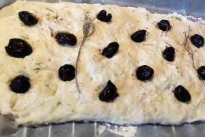 Paine Focaccia cu cimbru si masline