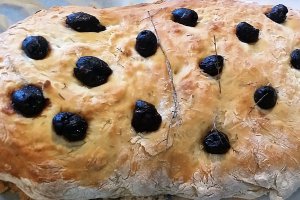 Paine Focaccia cu cimbru si masline
