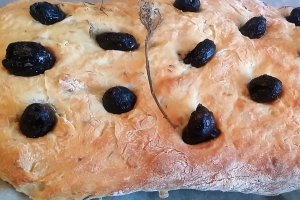 Paine Focaccia cu cimbru si masline