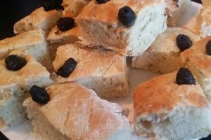 Paine Focaccia cu cimbru si masline