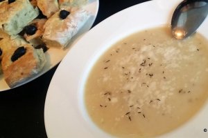 Paine Focaccia cu cimbru si masline