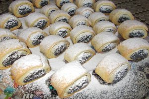Desert rulouri fragede cu mac