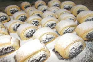 Desert rulouri fragede cu mac