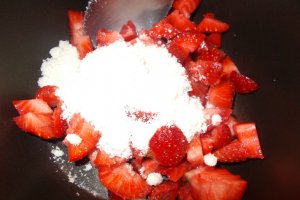 Desert din quinoa cu jeleu de capsuni