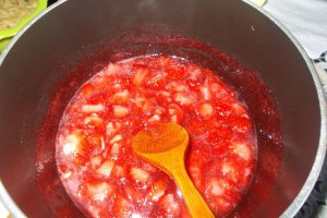 Desert din quinoa cu jeleu de capsuni