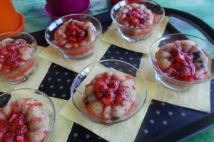 Desert din quinoa cu jeleu de capsuni