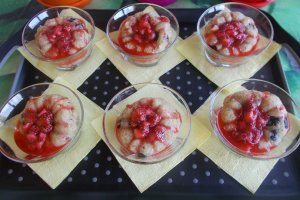 Desert din quinoa cu jeleu de capsuni