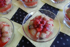 Desert din quinoa cu jeleu de capsuni