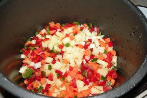 Ciorba acra de pui cu legume si tarhon
