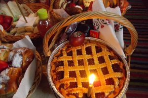 Desert tarta cu branza dulce si gem de caise cu nuca