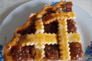 Desert tarta cu branza dulce si gem de caise cu nuca