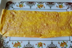 Desert tortulet cu capsuni si crema de lapte cu ciocolata alba