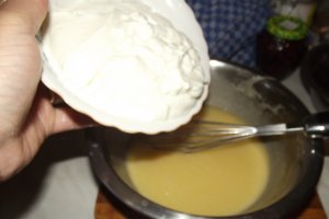 Desert cu iaurt si fructe