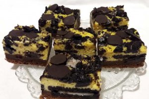 Desert brownie cheesecake cu oreo