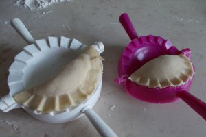Coltunasi cu branza sarata, reteta gustoasa din copilarie