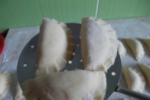 Coltunasi cu branza sarata, reteta gustoasa din copilarie