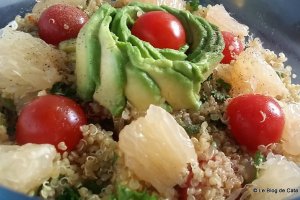 Salata cu quinoa, avocado si grapefruit
