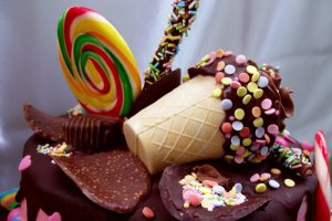 Desert tort Raisa, cu zmeura si ciocolata - reteta cu numarul 700