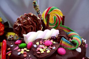 Desert tort Raisa, cu zmeura si ciocolata - reteta cu numarul 700