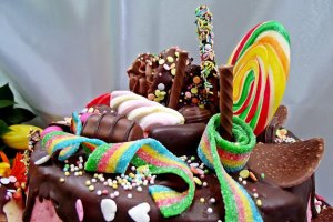 Desert tort Raisa, cu zmeura si ciocolata - reteta cu numarul 700
