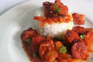 Mancarica de carnati cu rosii