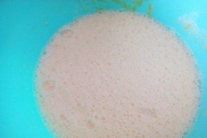 Desert prajitura cu ciocolata, bilute de cocos si crema de vanilie