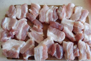 Fasole verde cu piept de porc si rosii