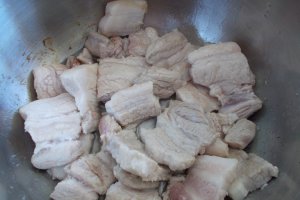 Fasole verde cu piept de porc si rosii