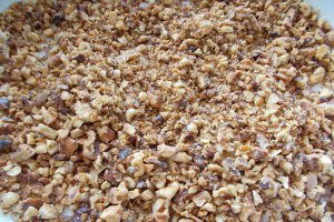 Desert prajitura cu blat de albusuri si crema de cacao si visine