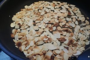 Placinta Pastilla cu carne de vita si migdale