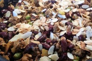Placinta Pastilla cu carne de vita si migdale