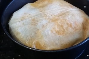 Placinta Pastilla cu carne de vita si migdale