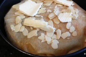 Placinta Pastilla cu carne de vita si migdale