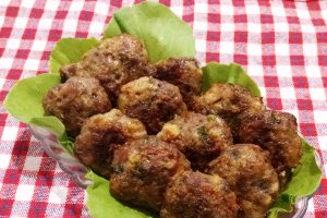 Chiftele cu mozzarella la cuptor