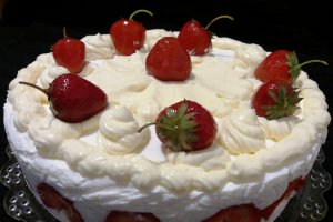 Desert tort cu capsuni