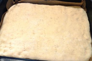 Desert placinta cu branza dulce si visine