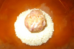 Chiftelute imbracate in susan la cuptor
