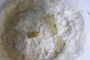 Reteta de Sos de iaurt grecesc cu usturoi