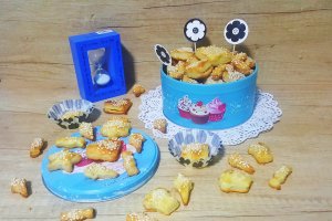 Aperitiv biscuiti cu branza si unt