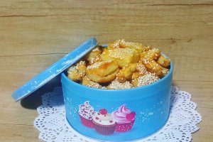 Aperitiv biscuiti cu branza si unt
