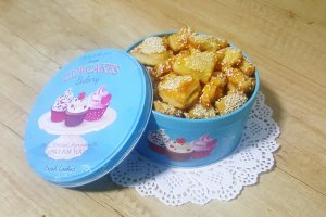 Aperitiv biscuiti cu branza si unt
