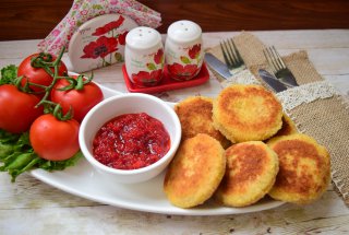 Mini sandvisuri pane cu salam si mozzarella