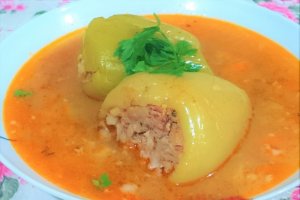 Ciorba de ardei umpluti cu carne de vitel